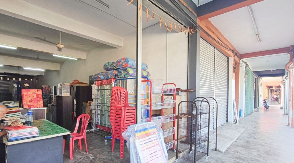 ejen hartanah batu berendam - (3)