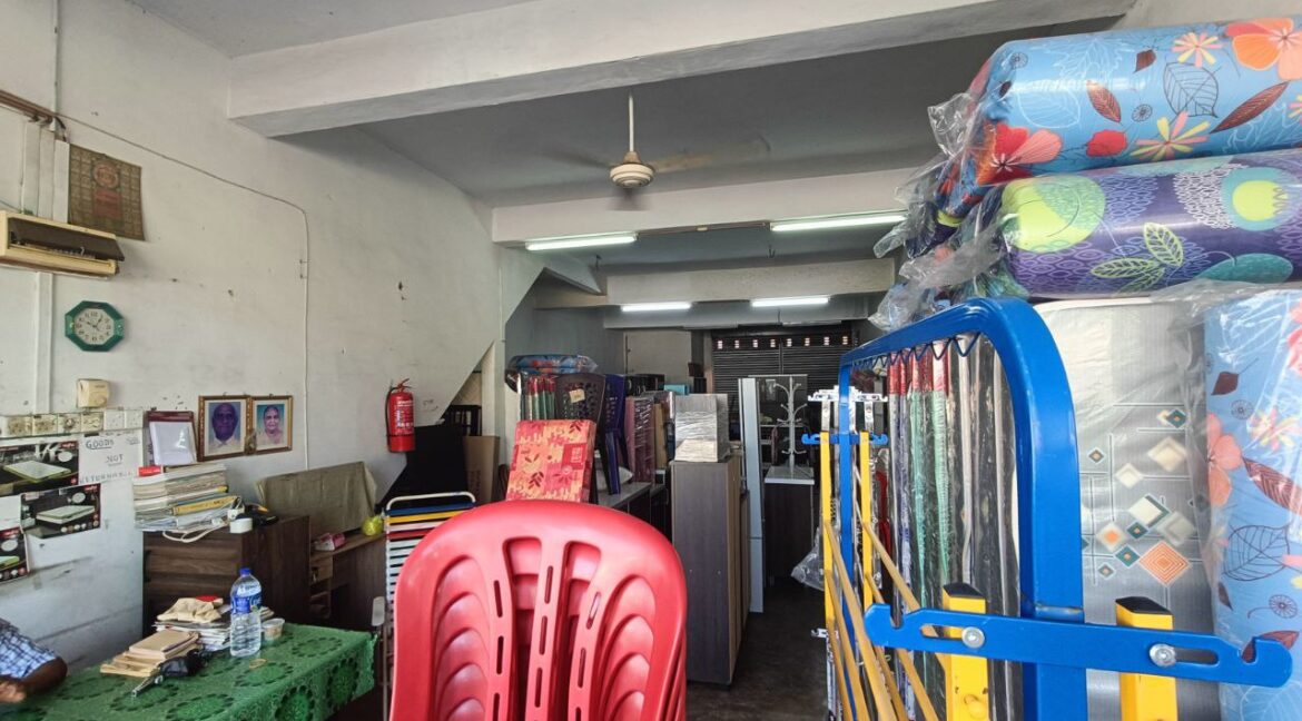 ejen hartanah batu berendam - (5)